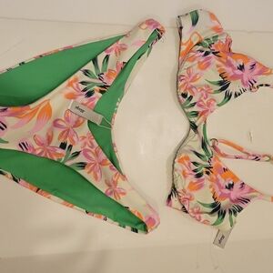 MAAJI  Bubbly Blossom Irene  Underwire Bikini small floral- green reverse NEW